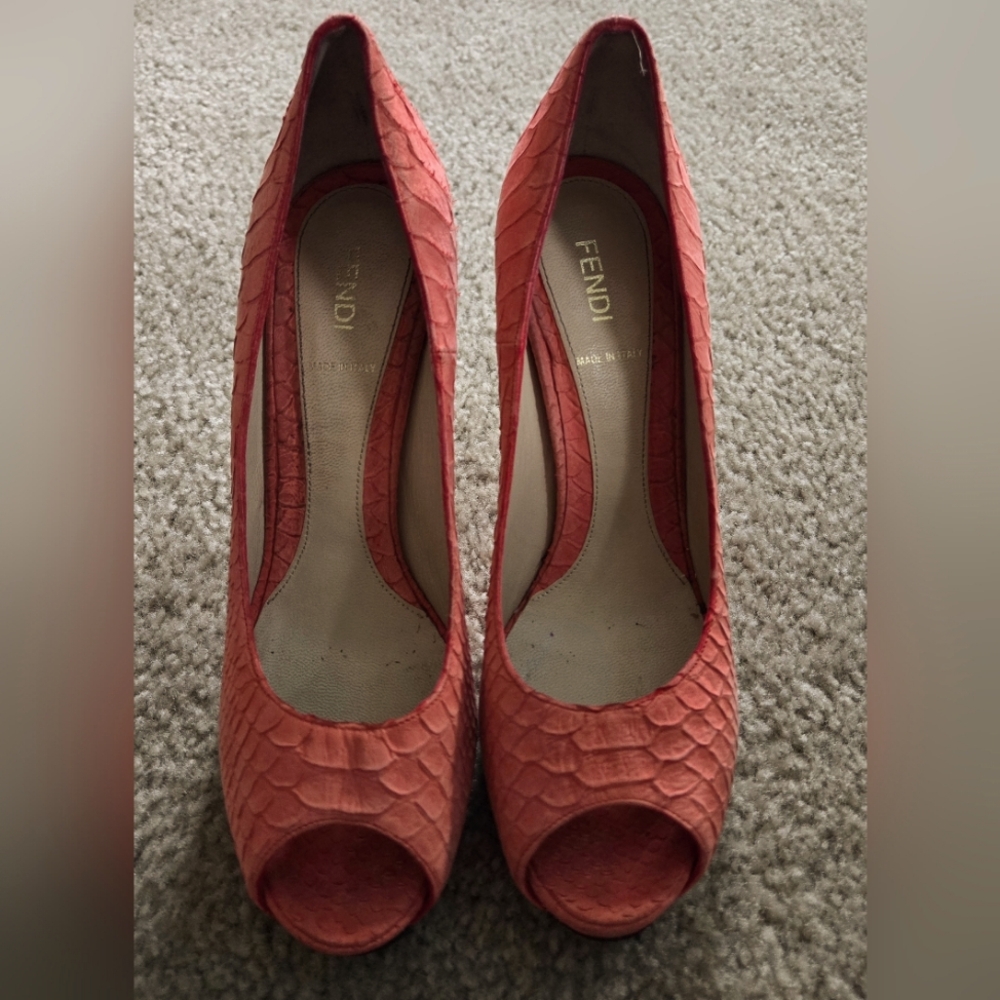 Fendi women's peeptoe shoe sz 40